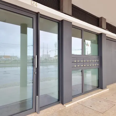 Mbird Riverside 2Bd Flat With Garage-2